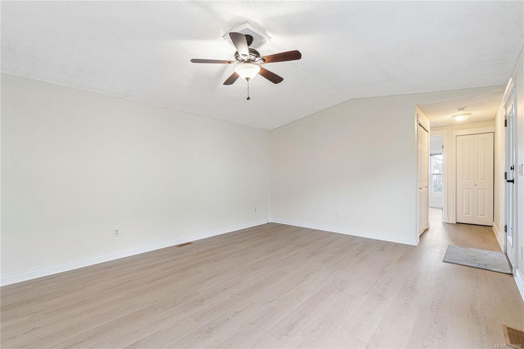 listing image 16048939765596142288