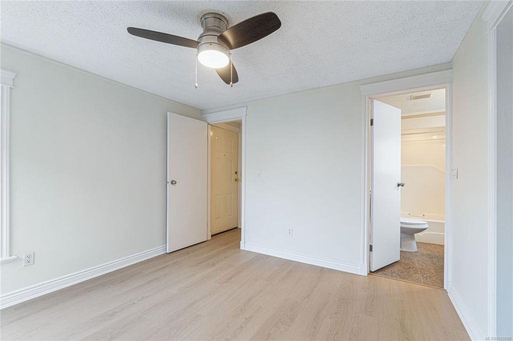 listing image 16045057564254880501