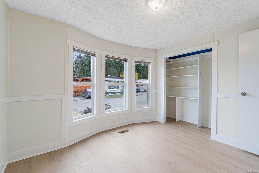 listing image 16042850146305980688