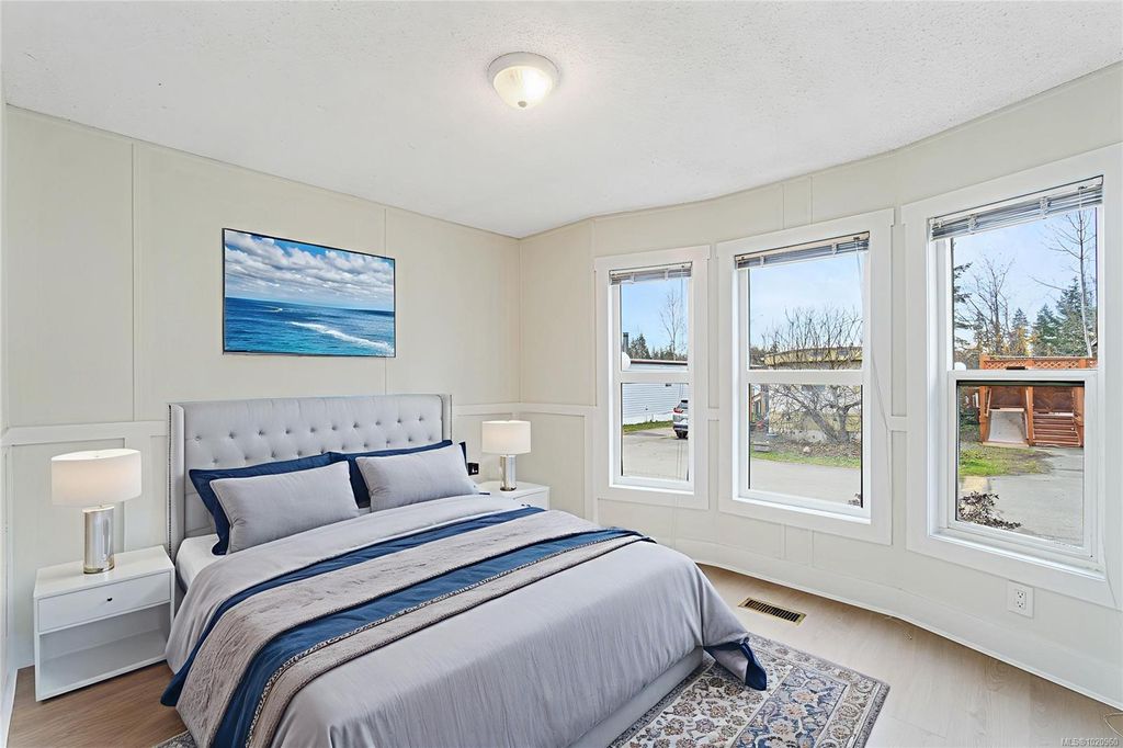 listing image 16048493799043495454