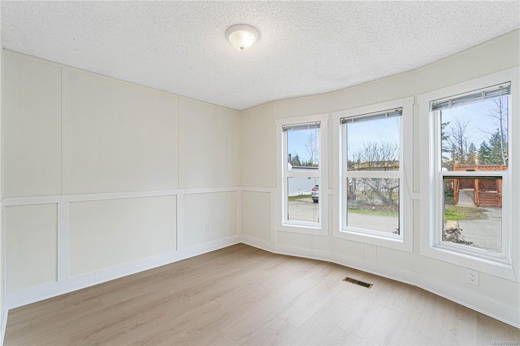 listing image 16042740208271007936