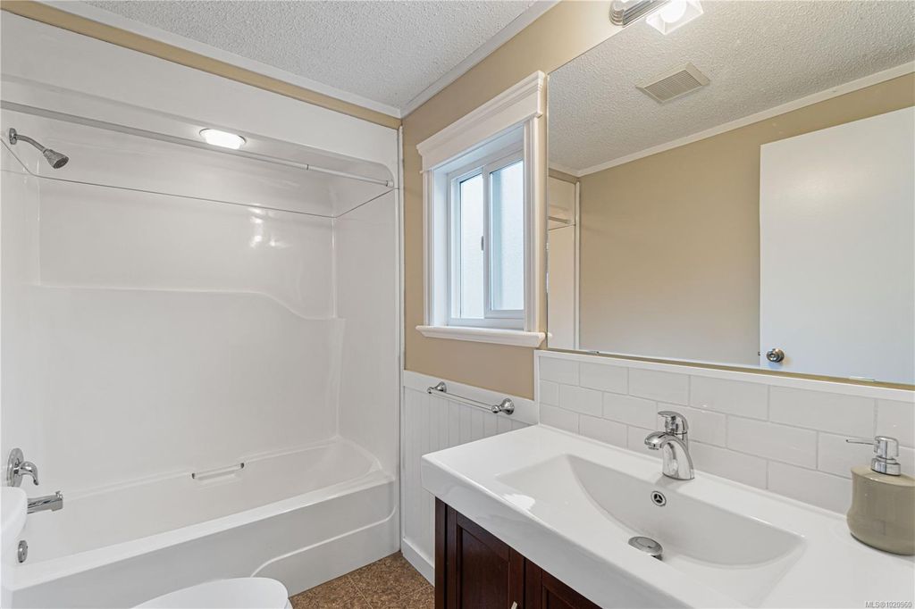 listing image 16040767798783685613