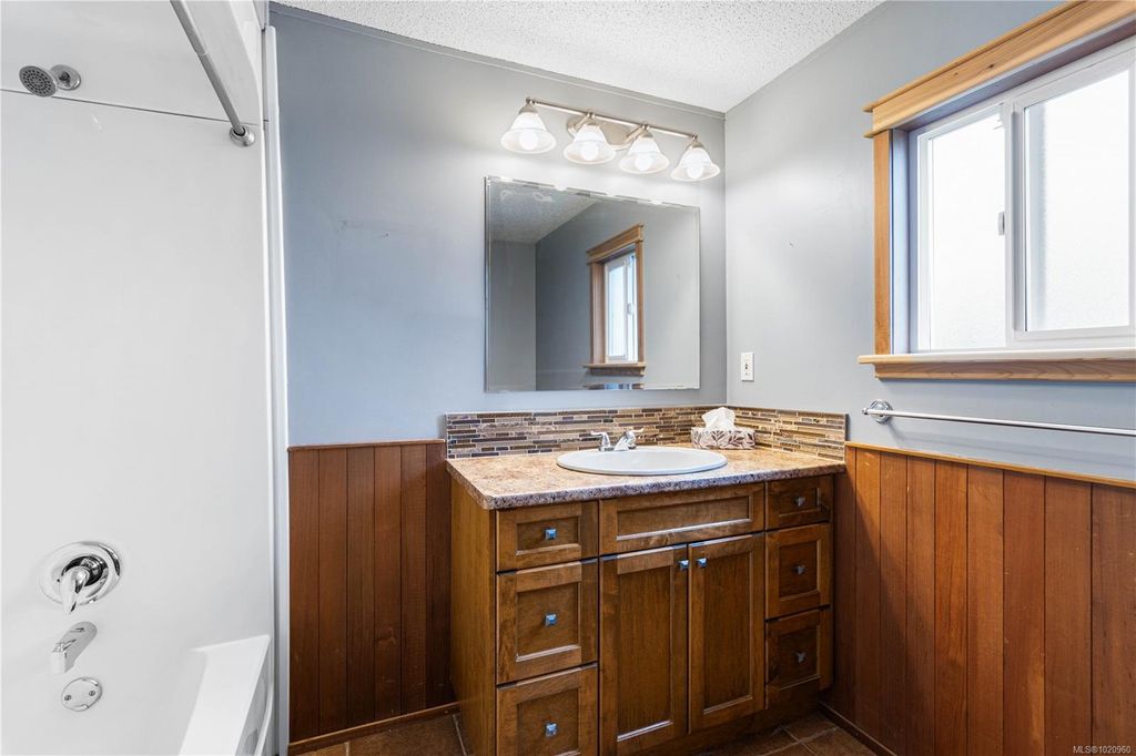 listing image 16045648938963503669