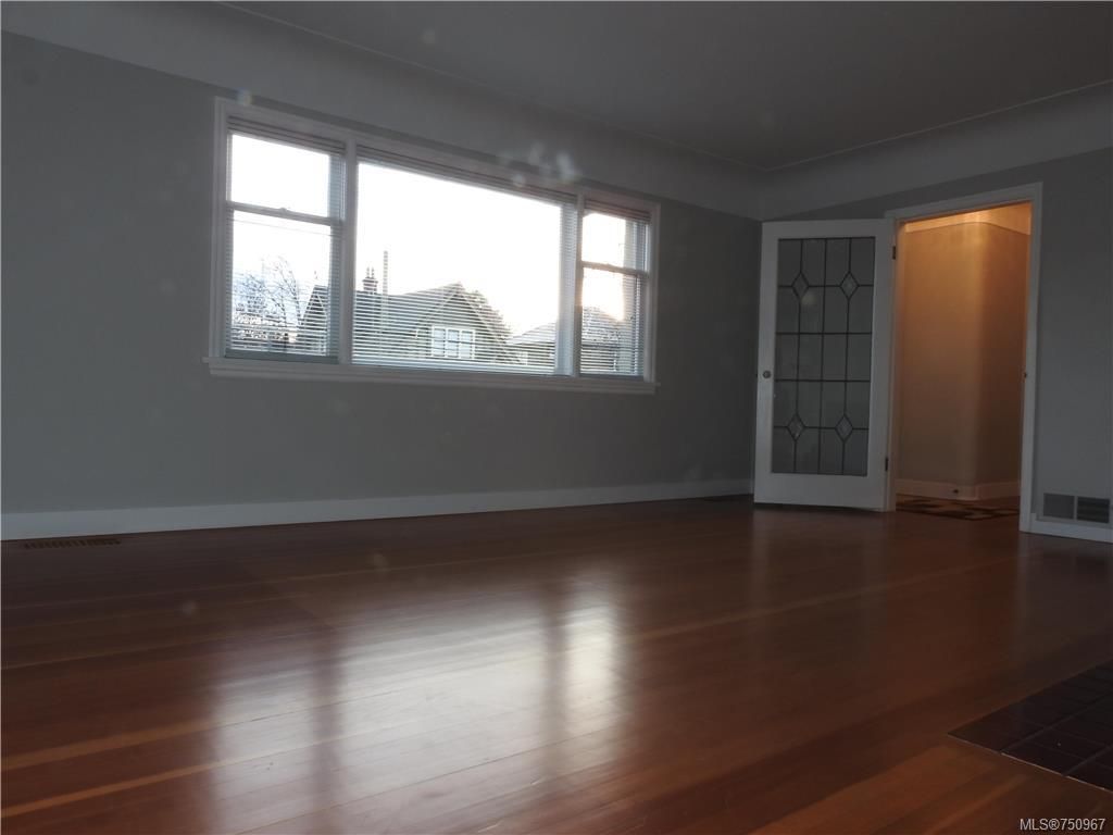listing image 16041987730579704390