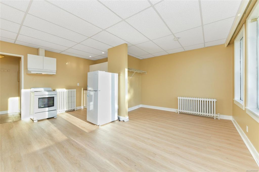 listing image 16048968817162717277