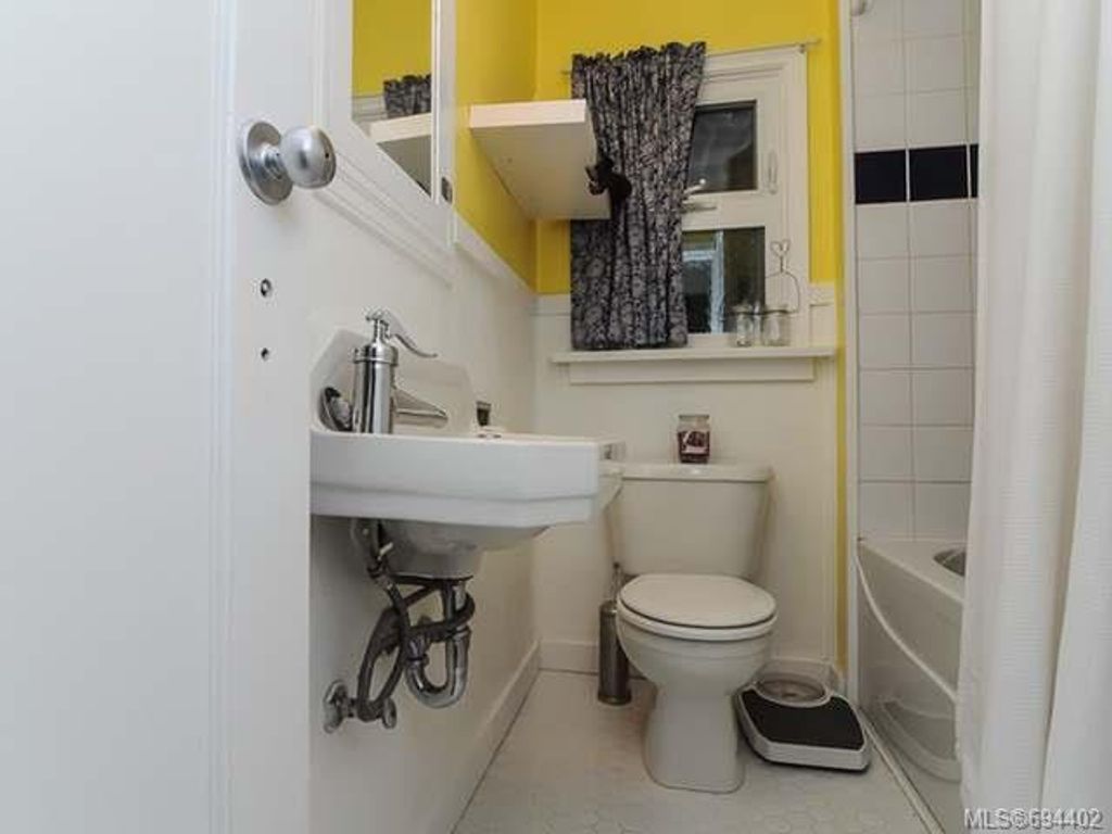 listing image 16049926812450513987