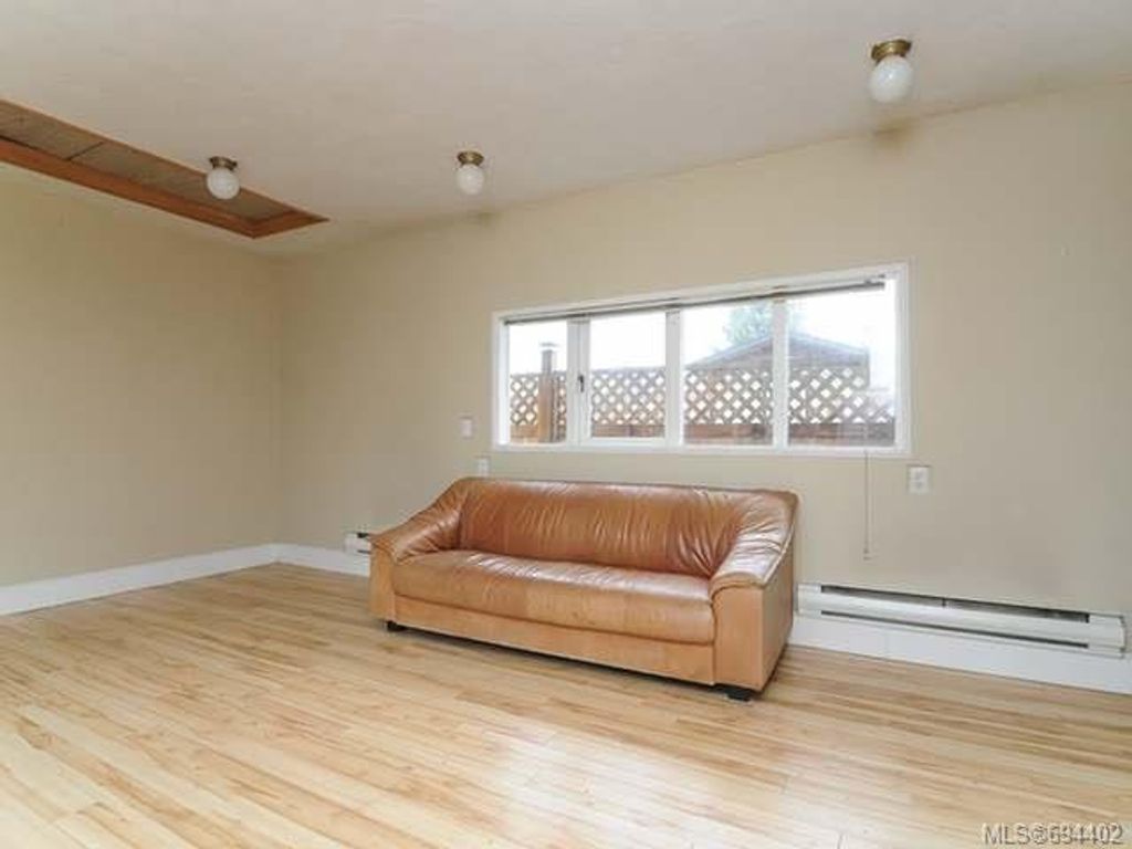 listing image 16040273532687624563