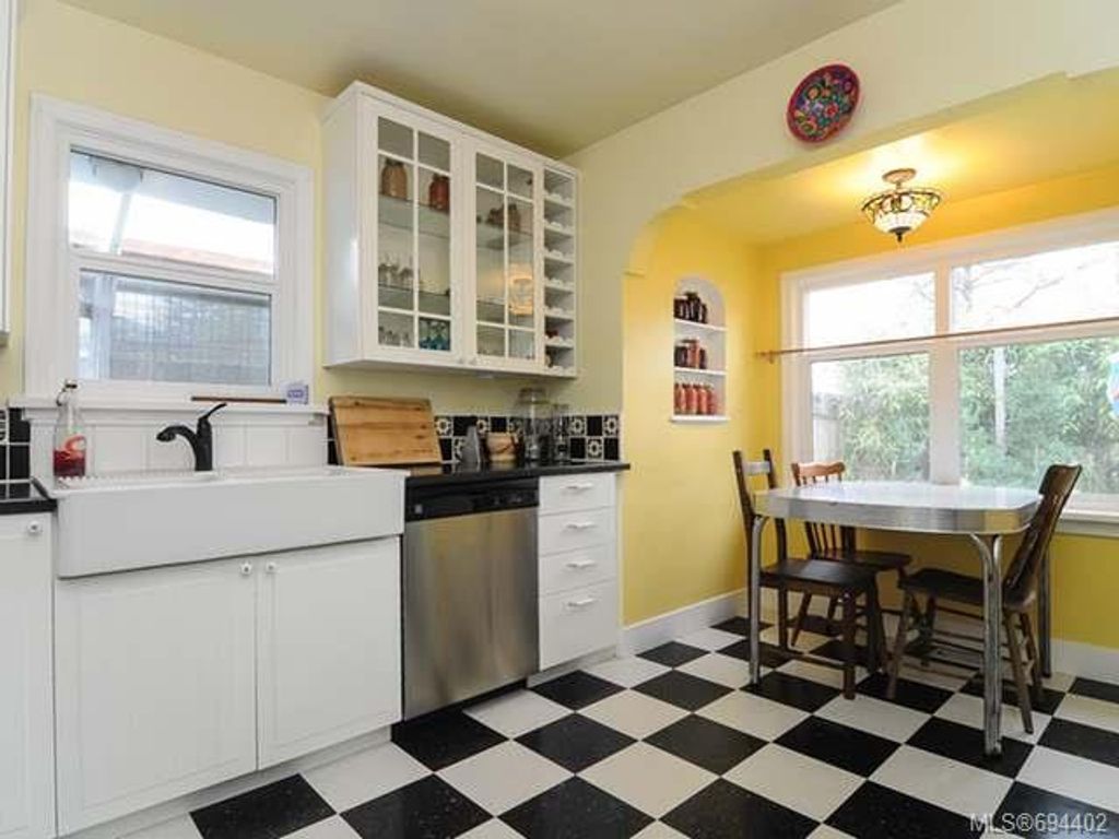 listing image 16044053675177432452