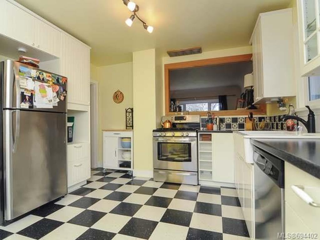 listing image 16049476843627070784