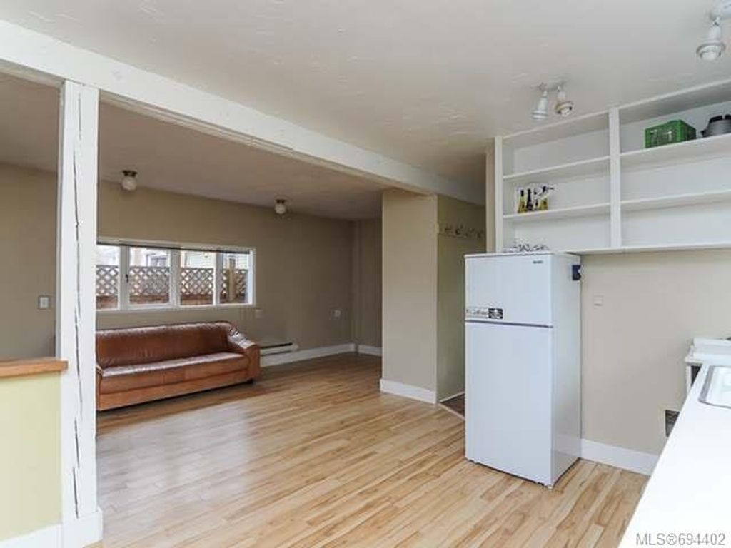 listing image 16046559812884321106