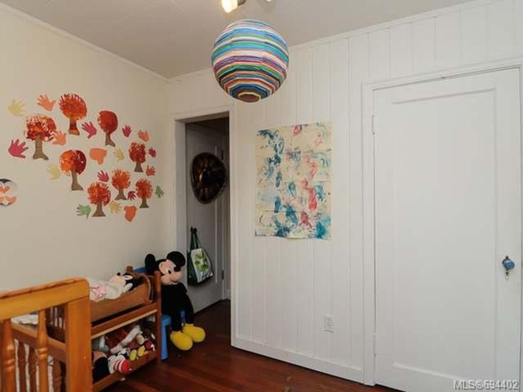 listing image 16047023417377475793