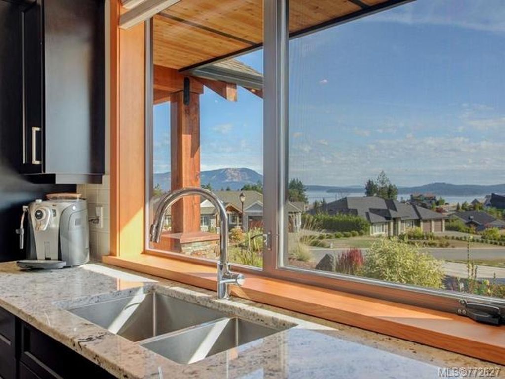 listing image 16046602932397268986