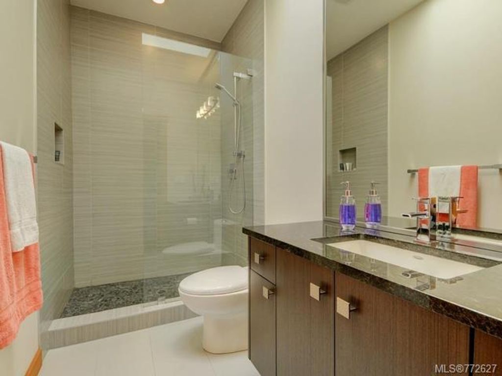 listing image 16043815245811444957