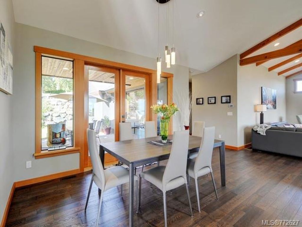 listing image 16044158622884084841