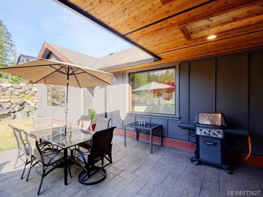 listing image 16042884245477775286