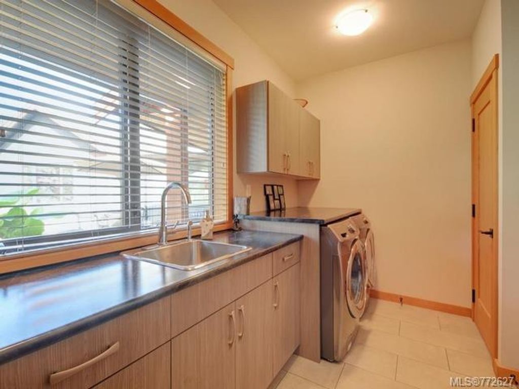 listing image 16045100243439817236