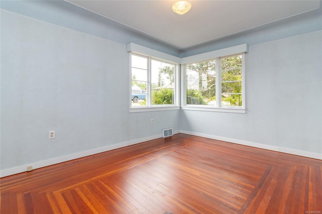 listing image 16042470547403