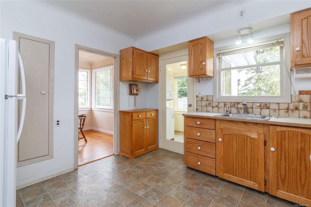 listing image 16041477964910