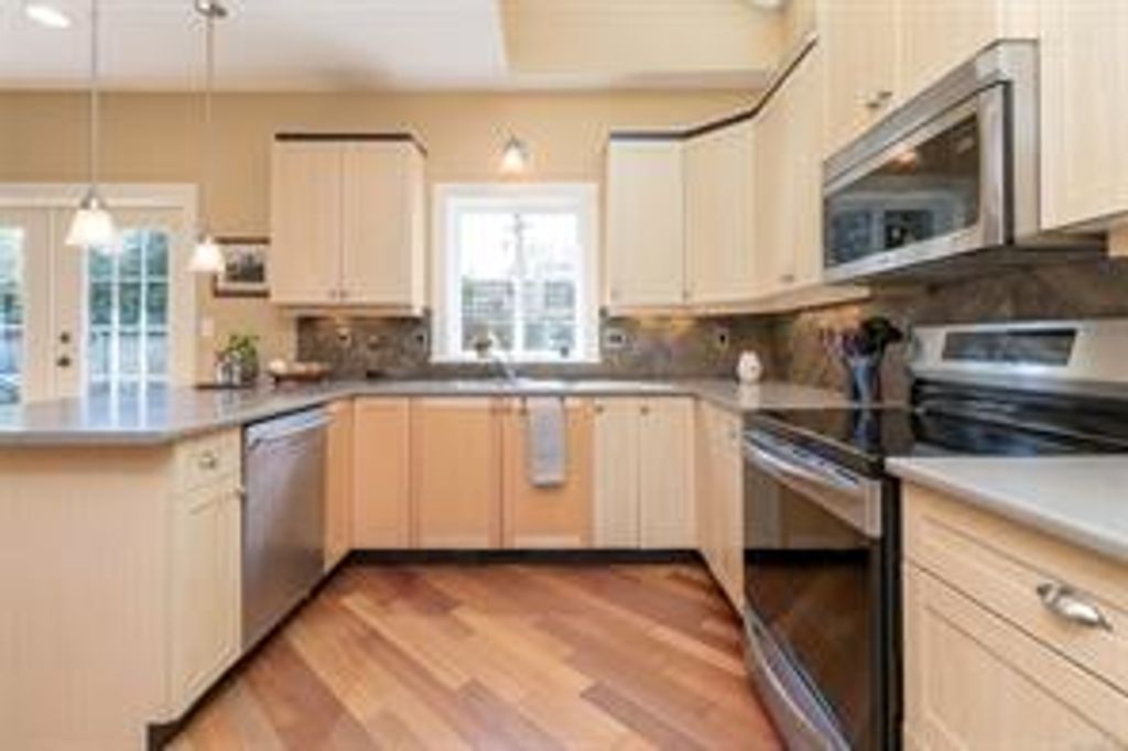 listing image 16048783015641284684