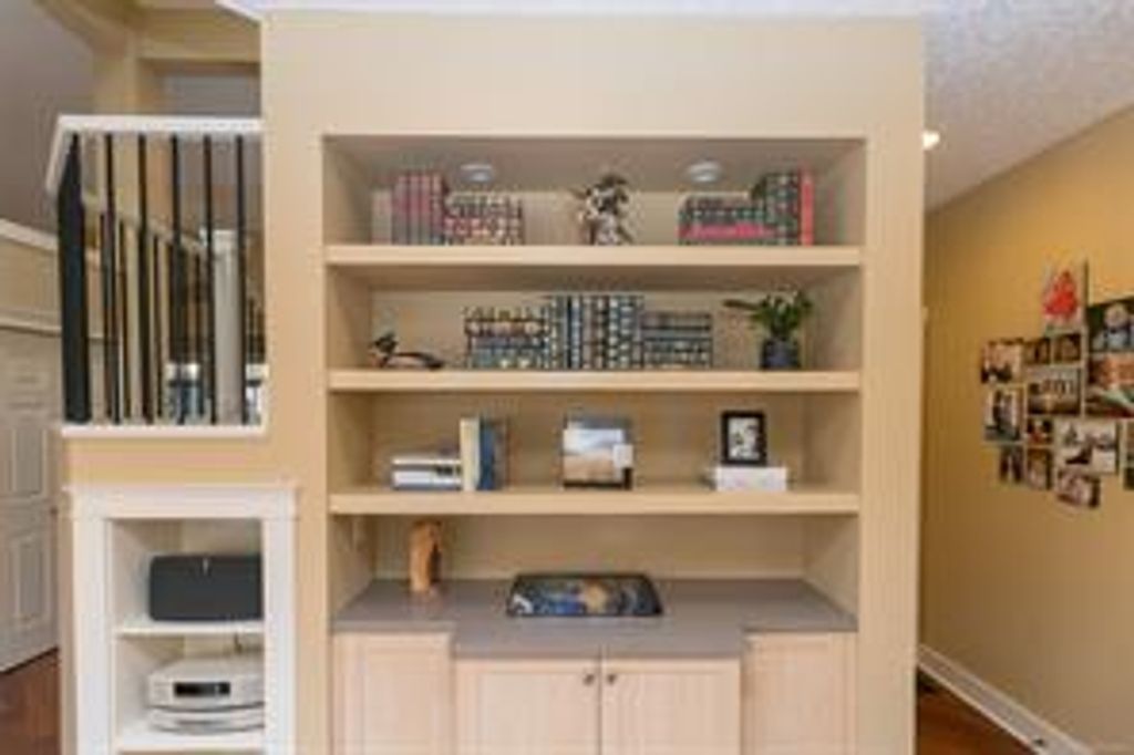 listing image 16046421024219383325