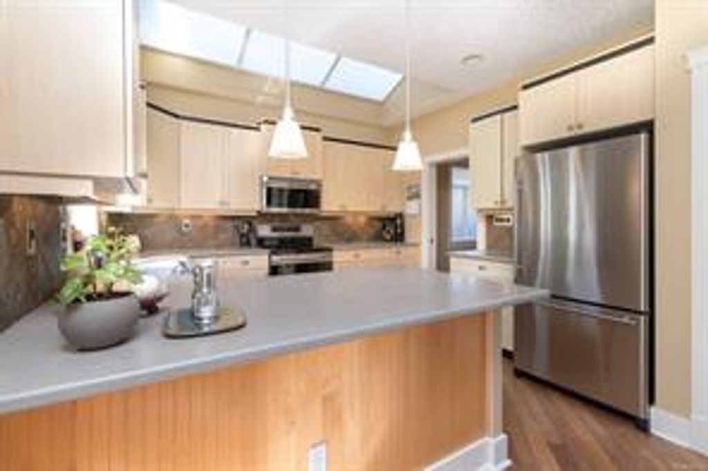 listing image 16042385477826354963
