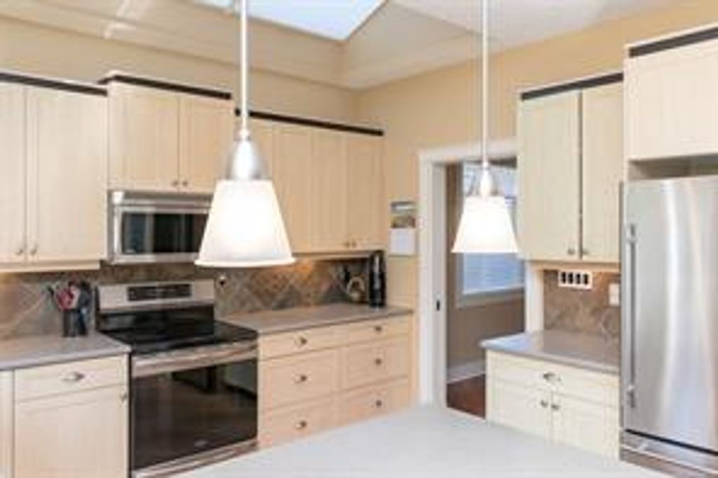 listing image 16045085822457329782