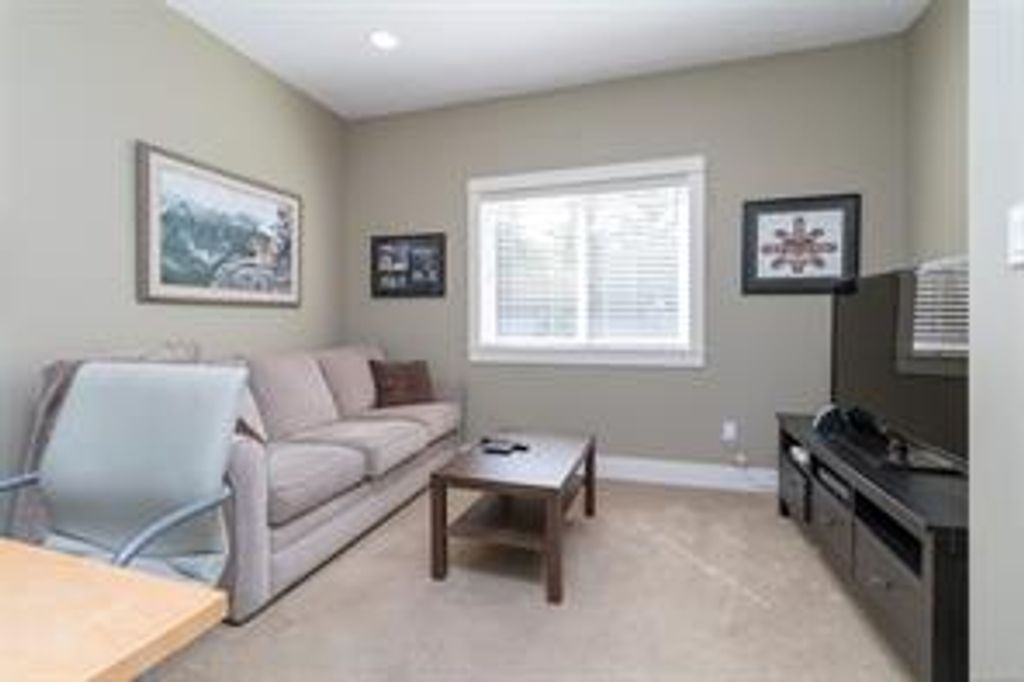 listing image 16049407028666656279