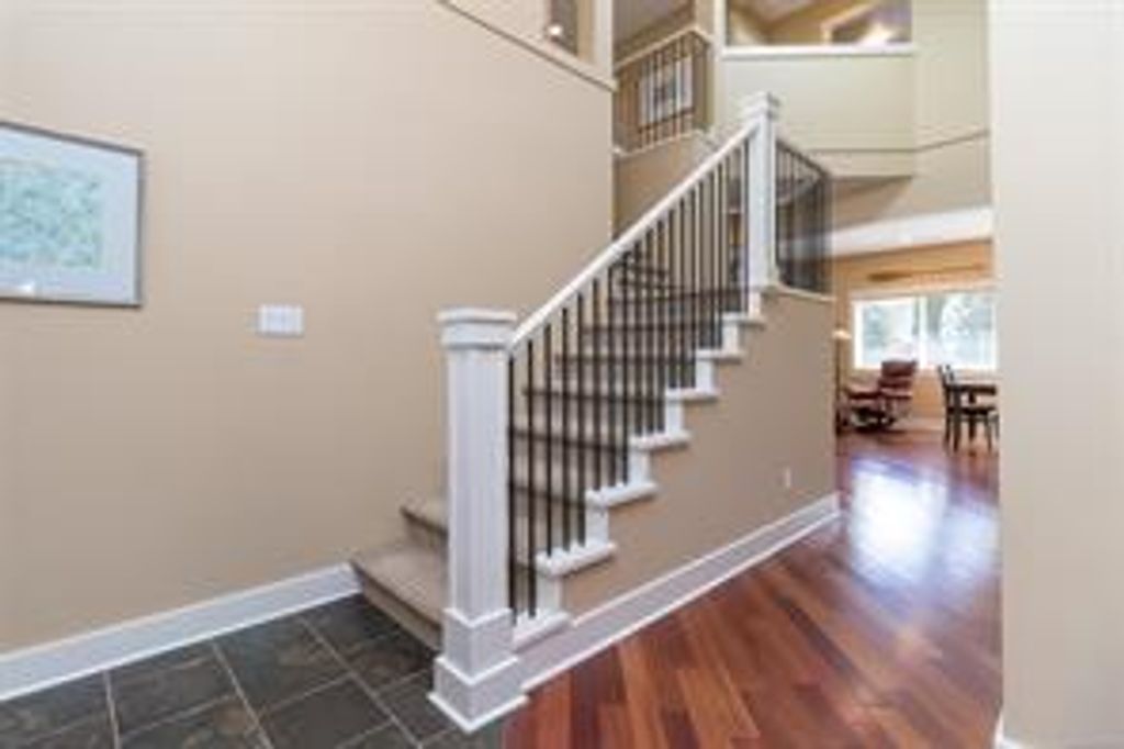 listing image 16045436689098409290
