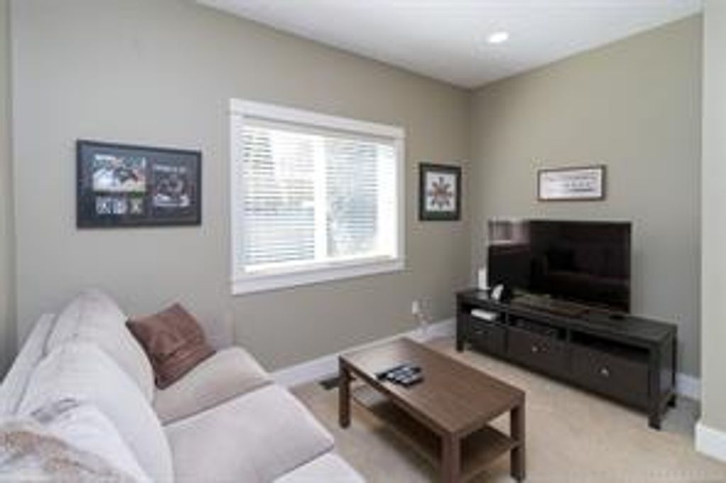 listing image 16048050355244137391