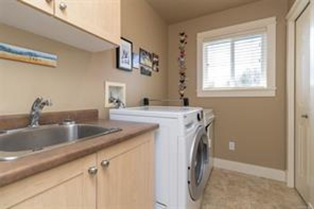 listing image 16045937200440855106