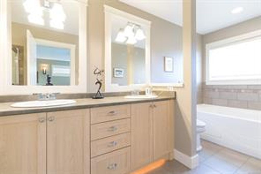 listing image 16045932172609093597