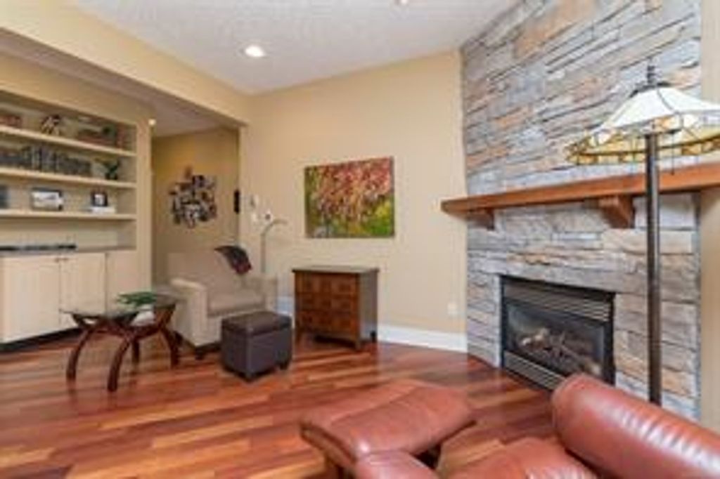 listing image 16044851254423449218
