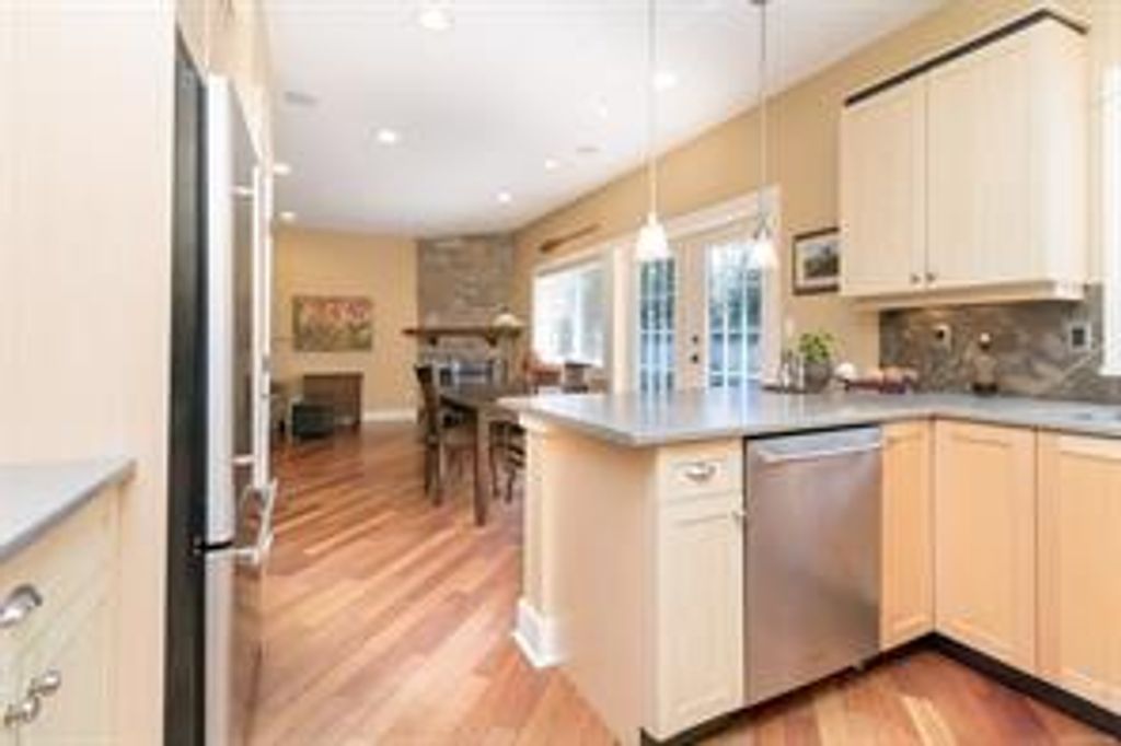 listing image 16044989237242048561