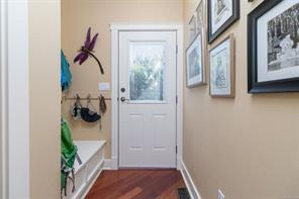 listing image 16043496306195786715