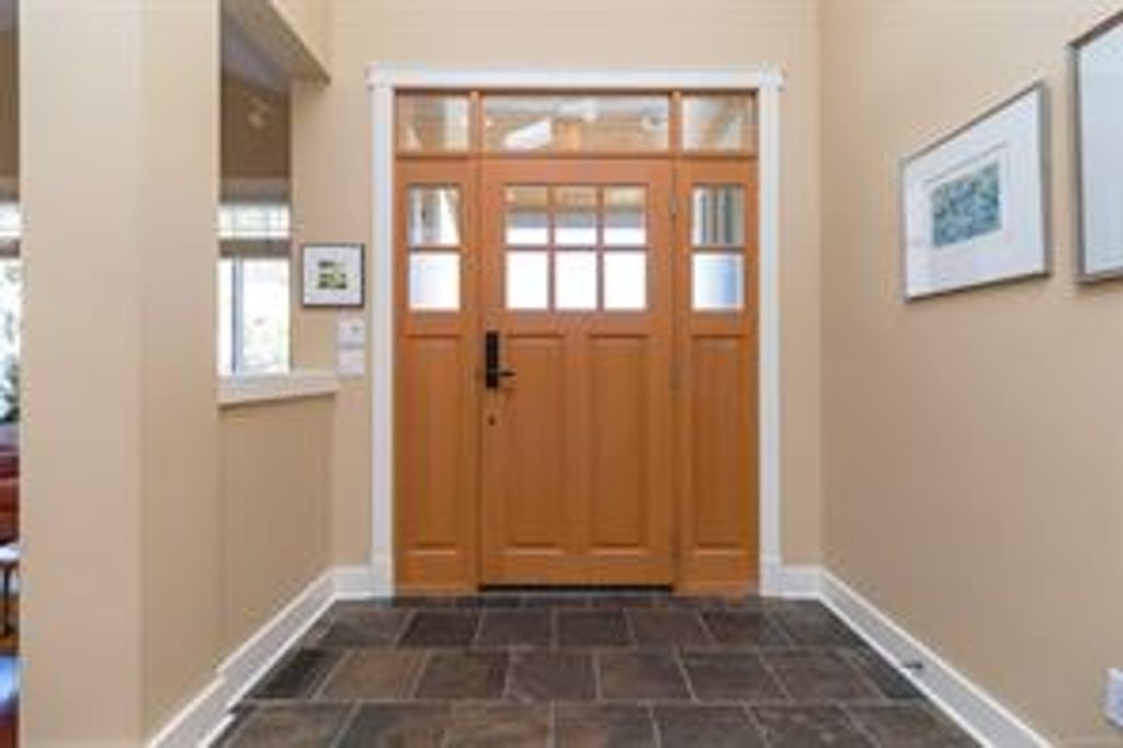 listing image 16042685275002892916