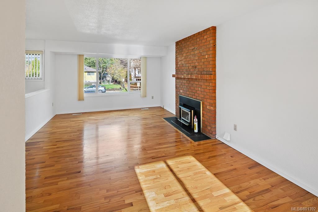 listing image 16049102984187860065