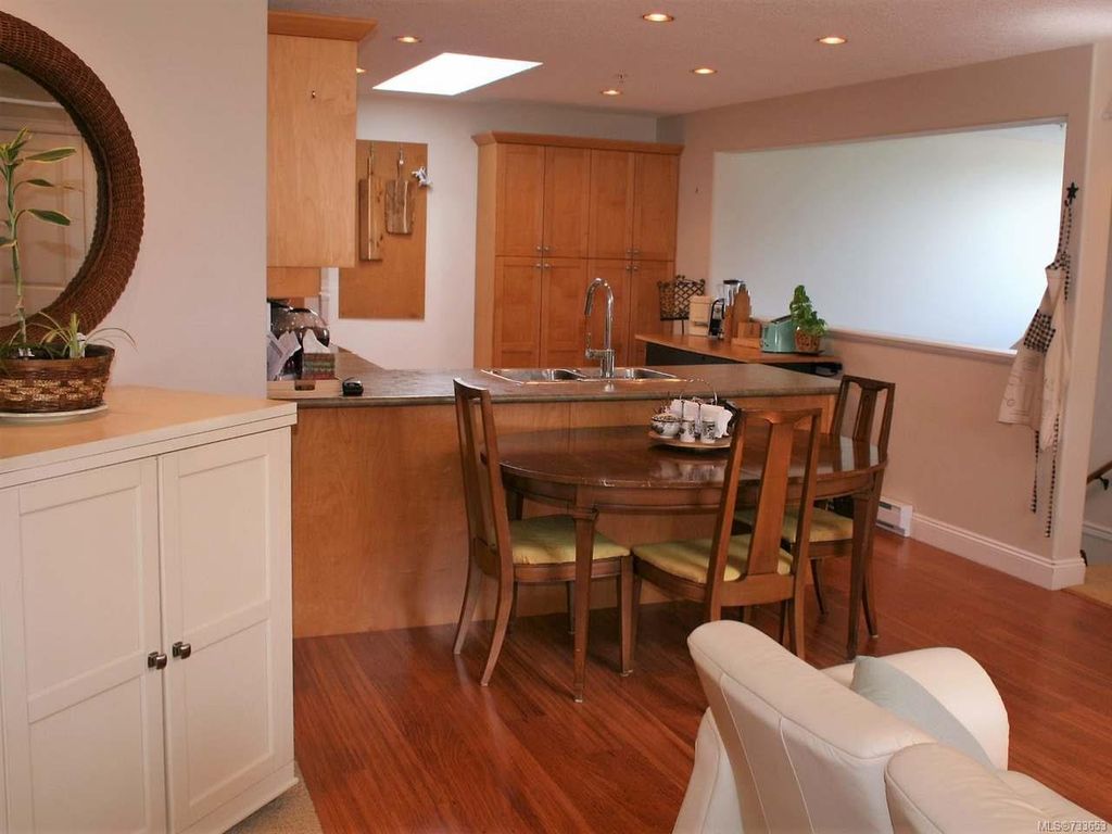 listing image 16044770483069457472