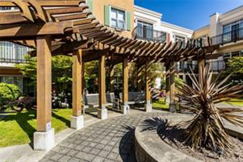 listing image 16042857025684