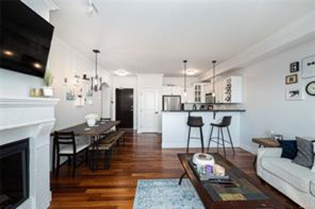 listing image 16044708930