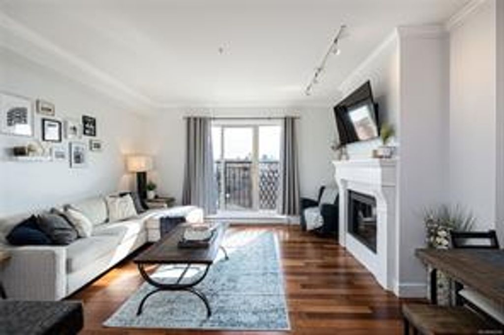 listing image 16043489488413