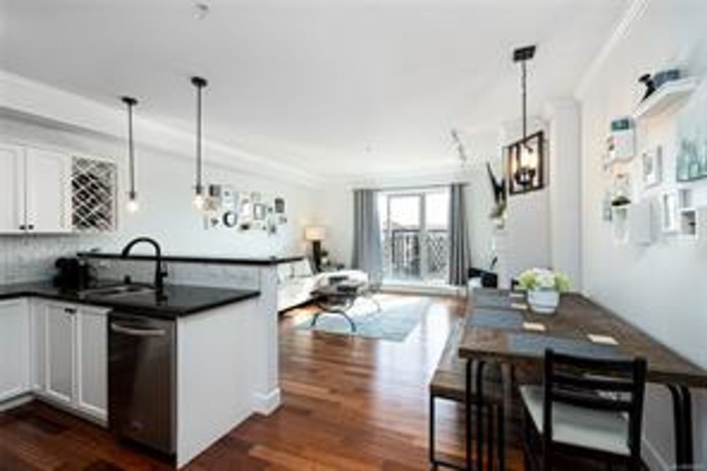 listing image 16044066130570