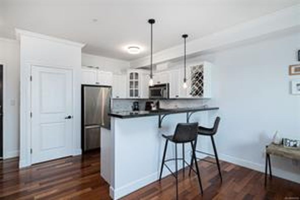 listing image 16042959748734