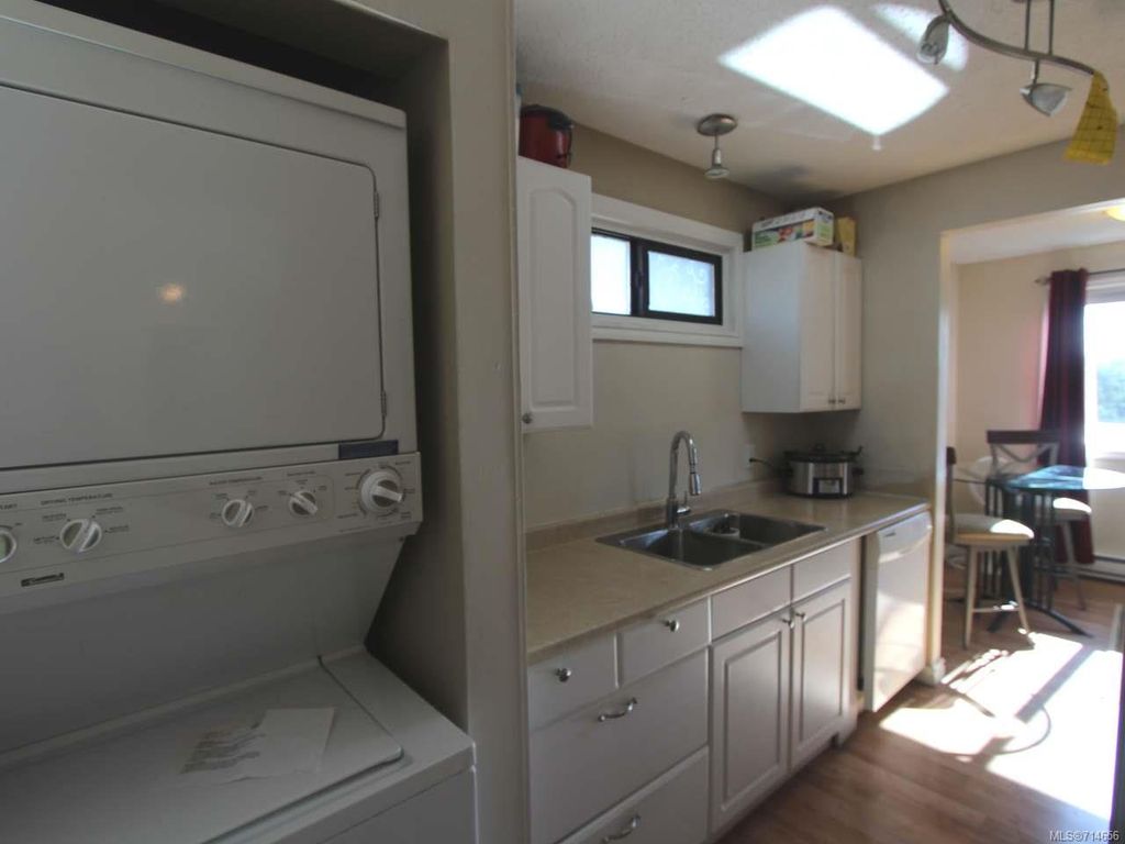 listing image 16044560594020412497