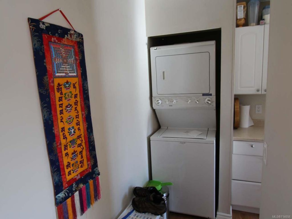 listing image 16043644171841594047