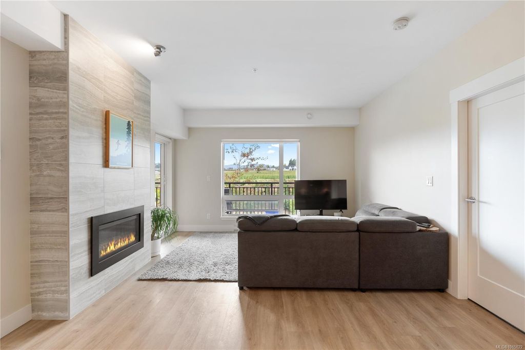 listing image 16042630853110388159