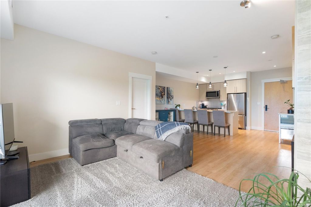 listing image 16041475795374733377