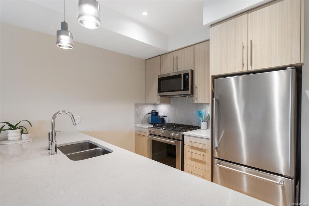 listing image 16048523553466650653