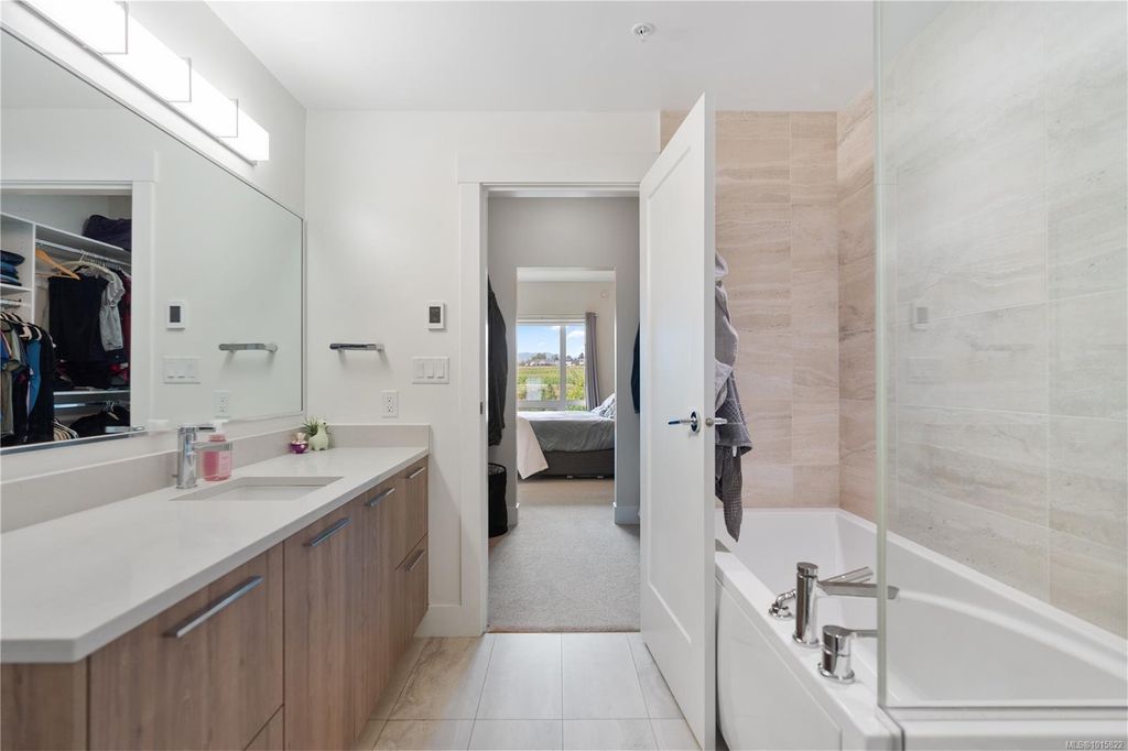 listing image 16047576245303139039