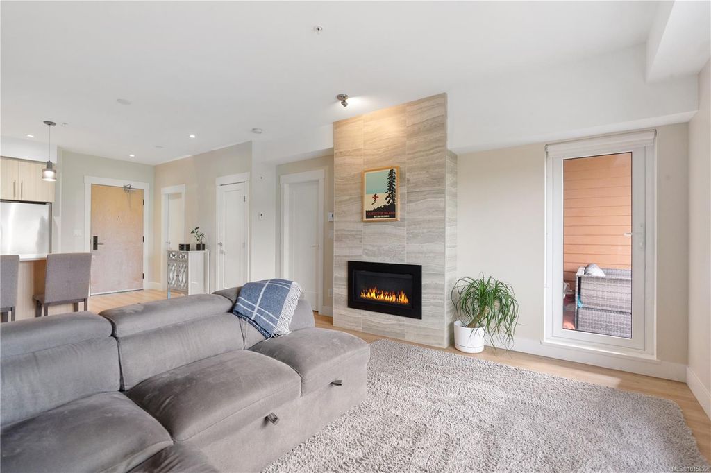 listing image 16046009018045467777