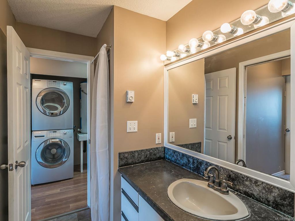 listing image 16048189031992114647